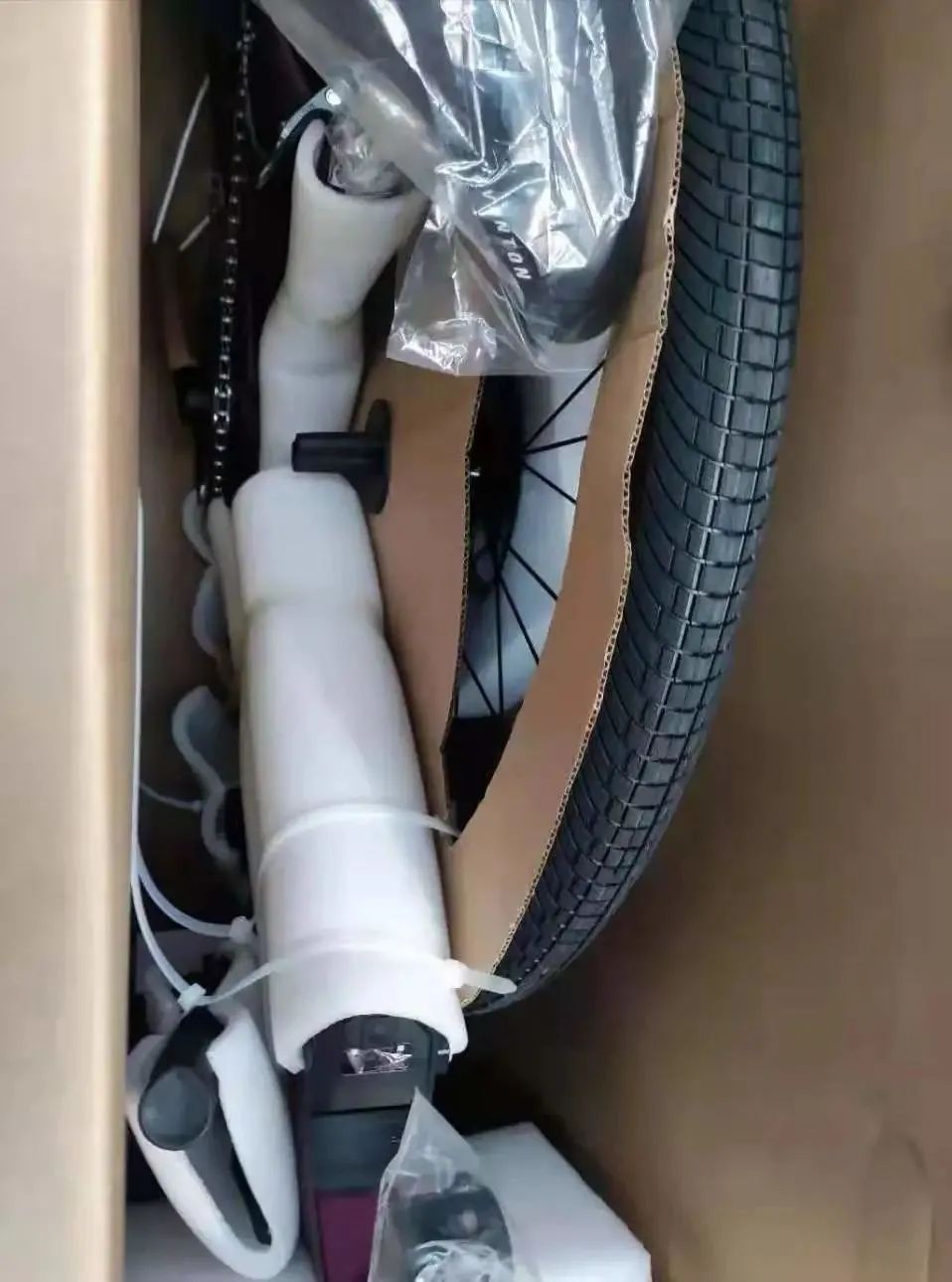 中港鋰<a href='http://lztzps.com' title='電池海運' >電池海運</a>