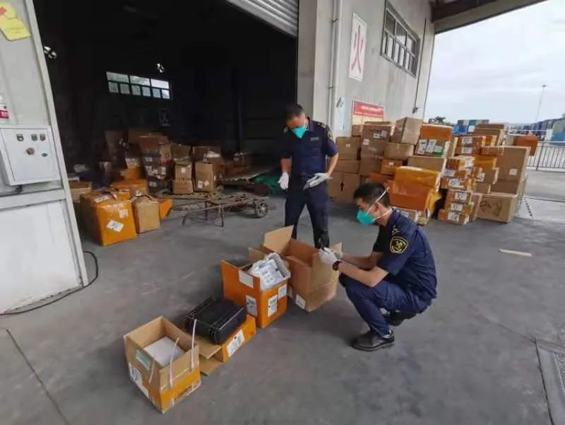 鋰<a href='http://lztzps.com' title='電池海運(yùn)' >電池海運(yùn)</a>