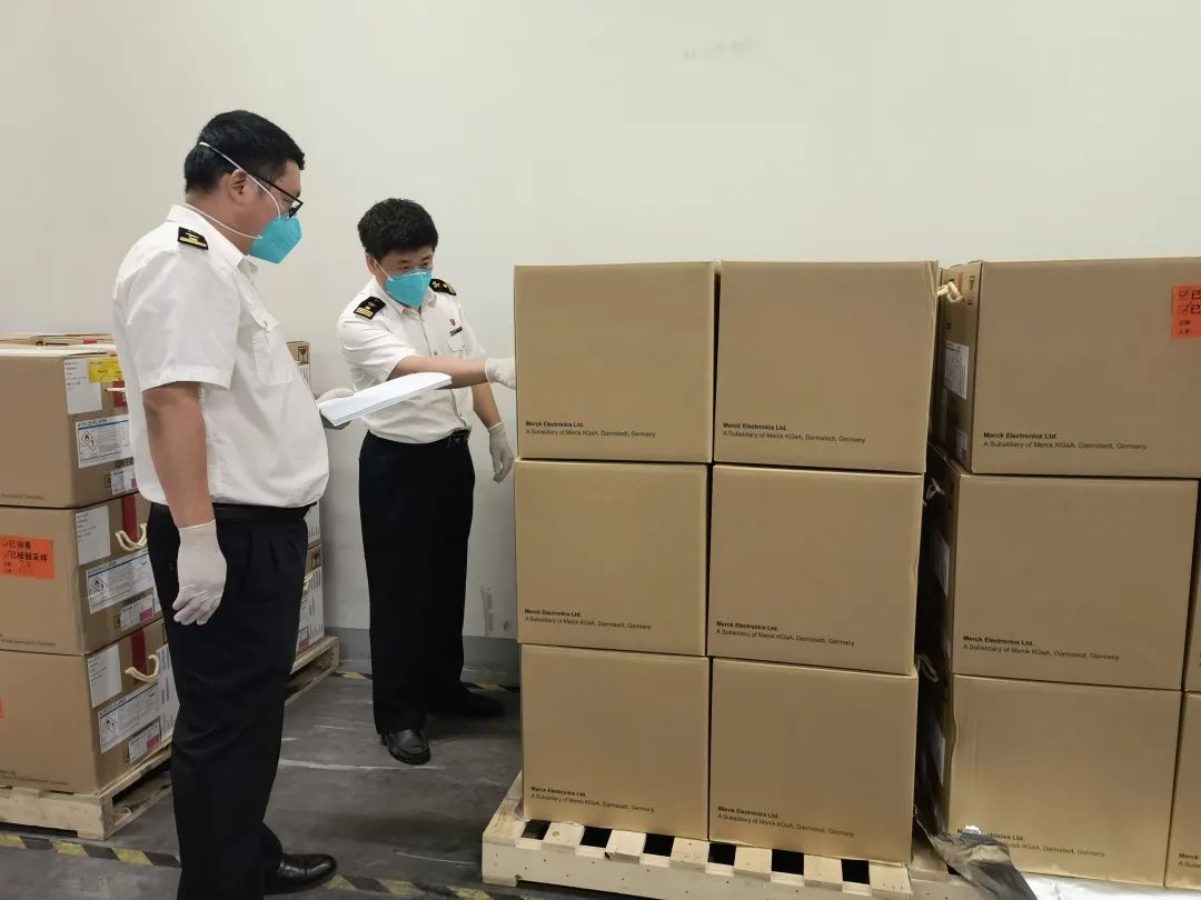 <a href='http://lztzps.com' title='電池海運' >電池海運</a>